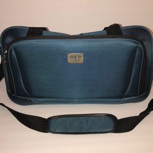 Dockers travel bag